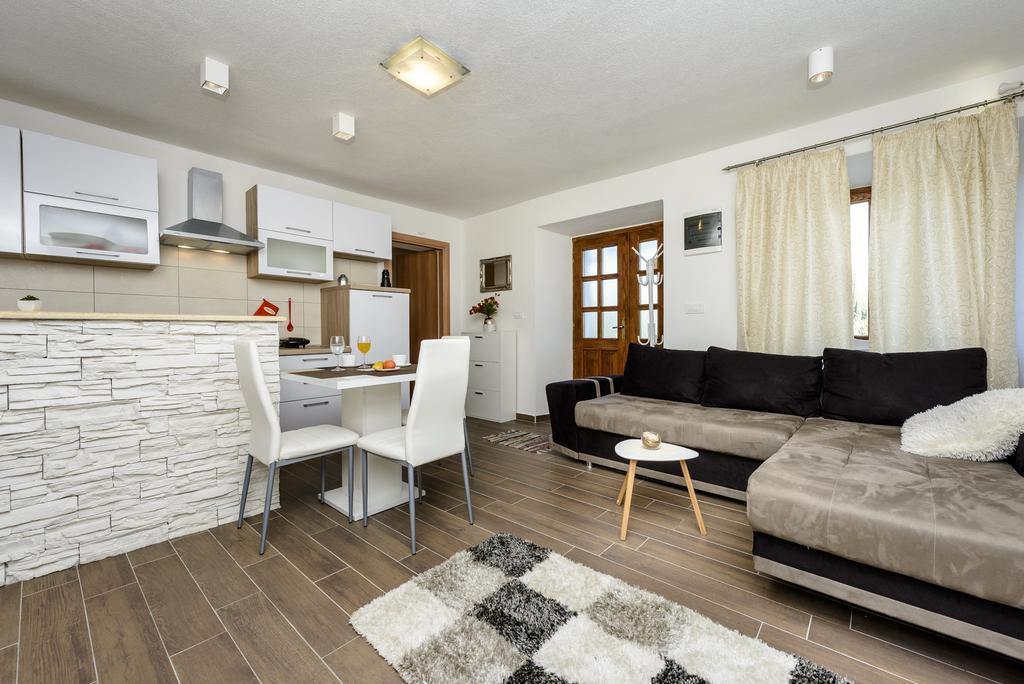 Mistral - Cosy With Sea View Molunat