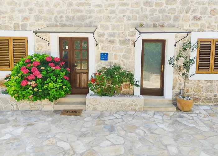 Apartment Mistral - Cosy Apartment With Sea View